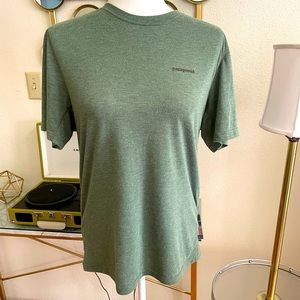 EUC Patagonia Green T-Shirt Medium